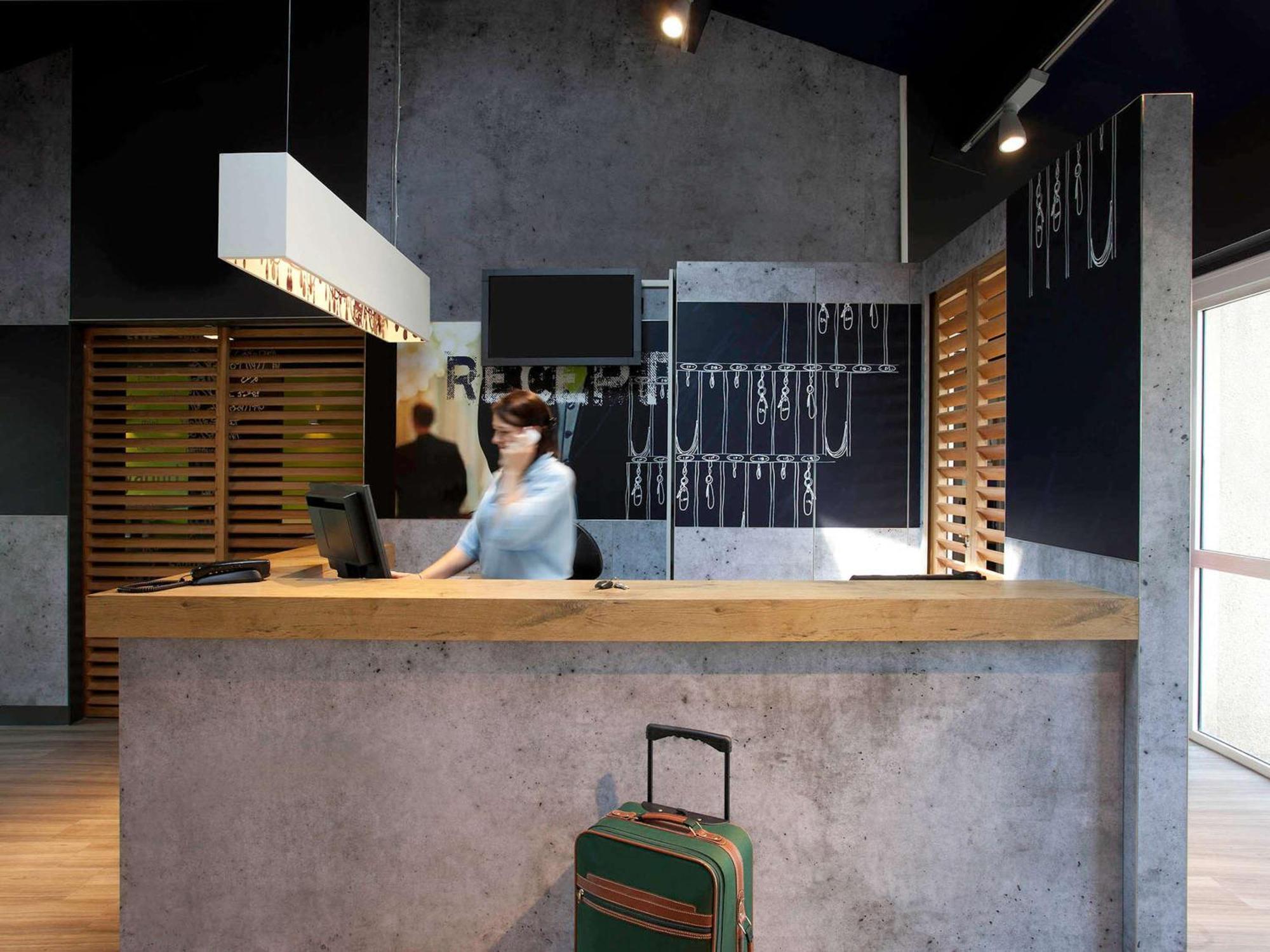 Ibis Budget 타르브 외부 사진